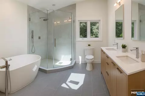 Bath - 46 Overlook Rd, Alpine, NJ 07620 photo 1 of 3