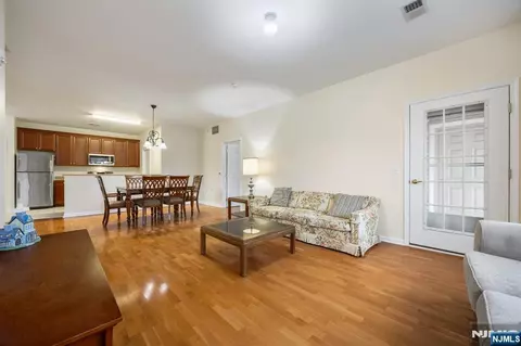 4142 Cory Ln, Elmwood Park, NJ 07407