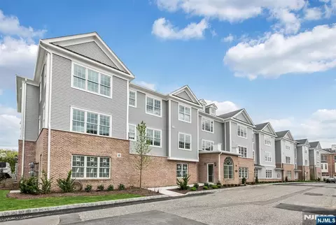 5201 Rio Vista Ln, Northvale, NJ 07647