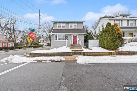 4 Banta Pl, Bergenfield, NJ 07621