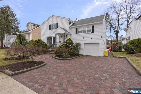 792 Washburn St, Teaneck, NJ 07666