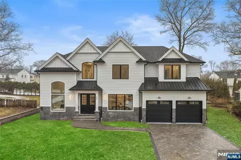 21 Manor Ct, Glen Rock, NJ 07452