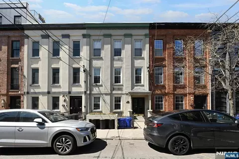 112 Bloomfield St #1, Hoboken, NJ 07030