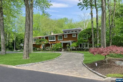 100 Dyer Ct, Norwood, NJ 07648