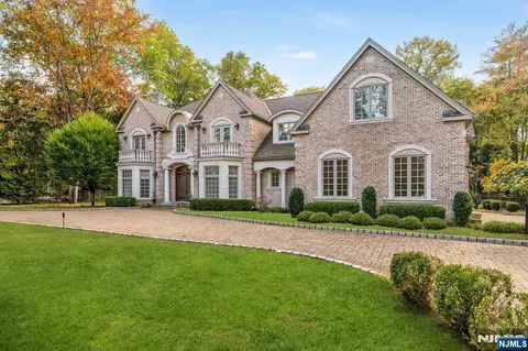 46 Partridge Hl, Saddle River, NJ 07458