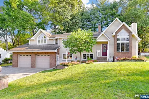 164 Leach Ave, Park Ridge, NJ 07656