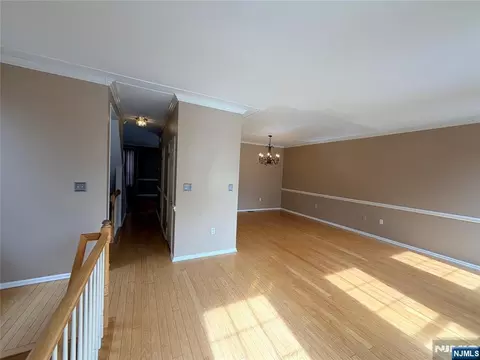 Living - 123 Bobolink Ct, Wayne, NJ 07470 photo 2 of 11