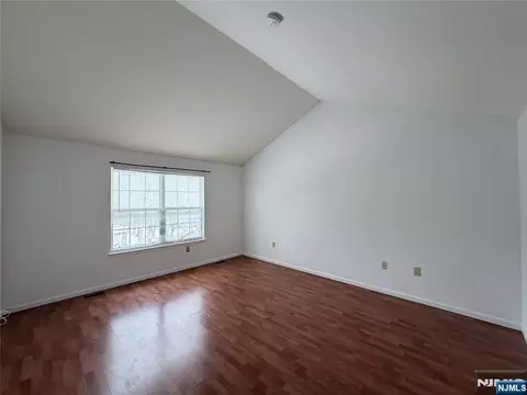 Living - 123 Bobolink Ct, Wayne, NJ 07470 photo 9 of 11