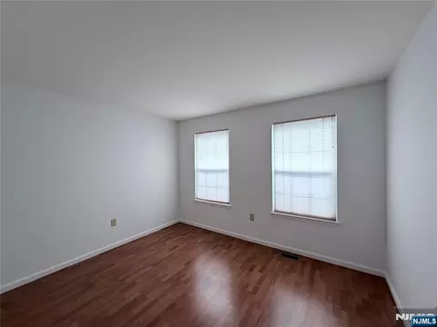 Bedroom - 123 Bobolink Ct, Wayne, NJ 07470 photo 3 of 4