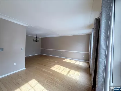Living - 123 Bobolink Ct, Wayne, NJ 07470 photo 1 of 11