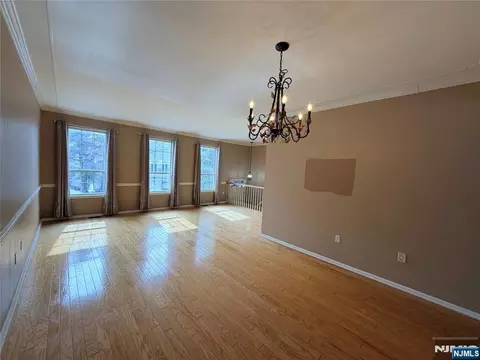 Living - 123 Bobolink Ct, Wayne, NJ 07470 photo 4 of 11