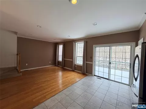 Living - 123 Bobolink Ct, Wayne, NJ 07470 photo 6 of 11
