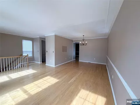 Living - 123 Bobolink Ct, Wayne, NJ 07470 photo 3 of 11