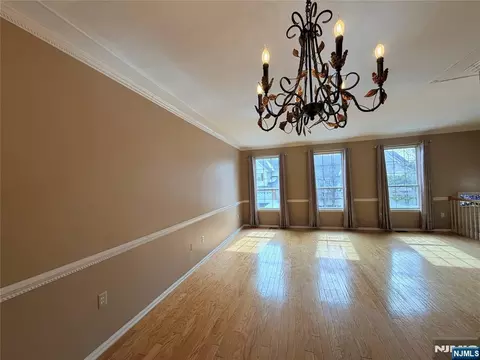 Living - 123 Bobolink Ct, Wayne, NJ 07470 photo 5 of 11
