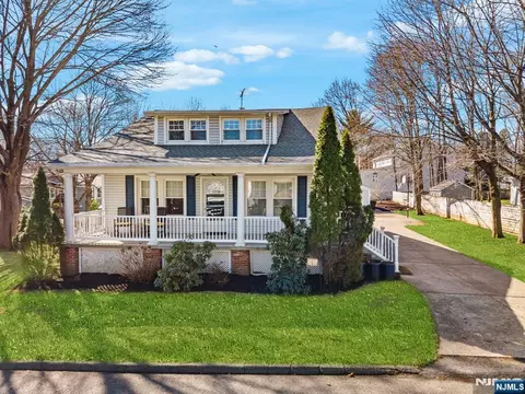12 Chestnut St, Cresskill, NJ 07626