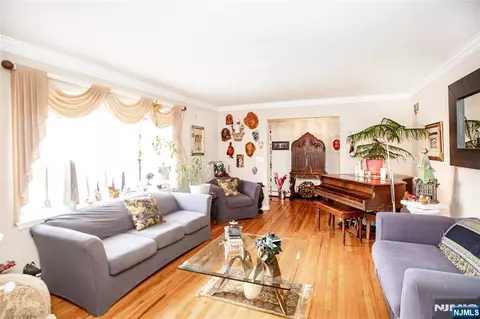 41 Orchard Pl, Hawthorne, NJ 07506