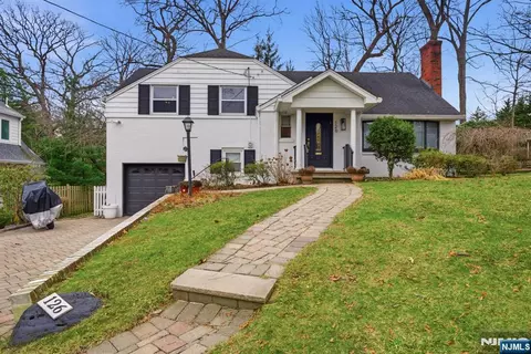 126 Sussex Rd, Tenafly, NJ 07670