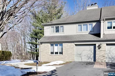 607 Glasmere Rd, Mahwah, NJ 07430