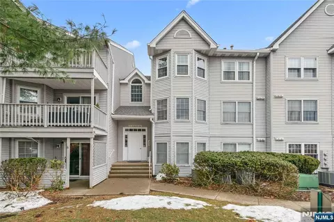 15 Boulder Run Rd, Paterson, NJ 07501