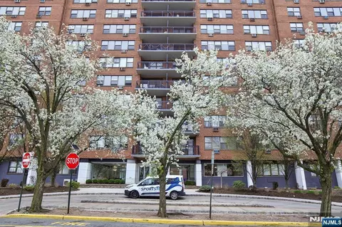 500 Central Ave #1617, Union City, NJ 07087