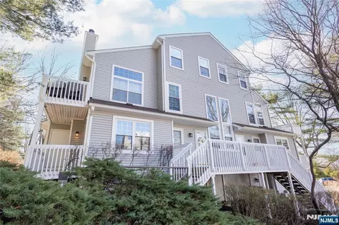 43 Eagles Notch Dr, Englewood, NJ 07631