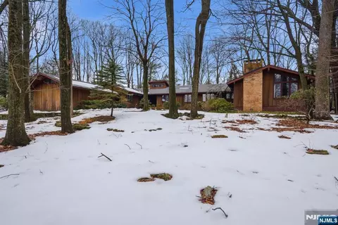 40 High Ridge Rd, Randolph, NJ 07869