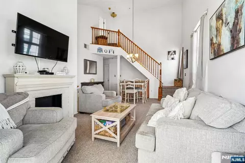 1317 Paddington Rd, Mahwah, NJ 07430