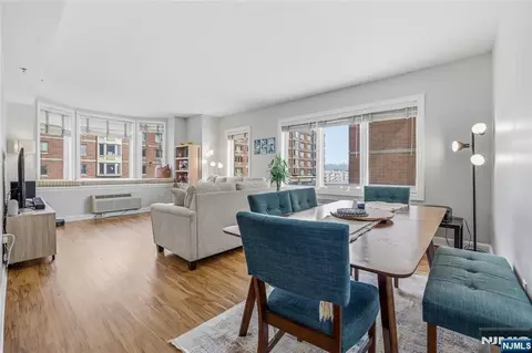 5114 City Pl, Edgewater, NJ 07020