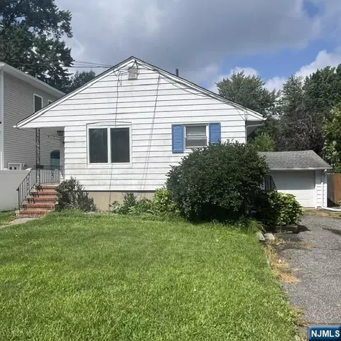 18 Mckinley Pl, Bergenfield, NJ 07621
