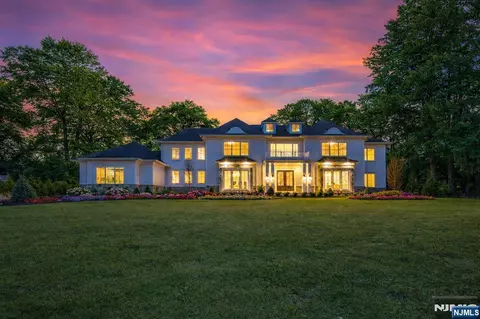 309 Green Ridge Rd, Franklin Lakes, NJ 07417