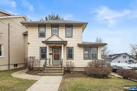520 Rutherford Ave, Lyndhurst, NJ 07071