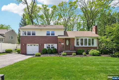 949 Oradell Ave, Oradell, NJ 07649