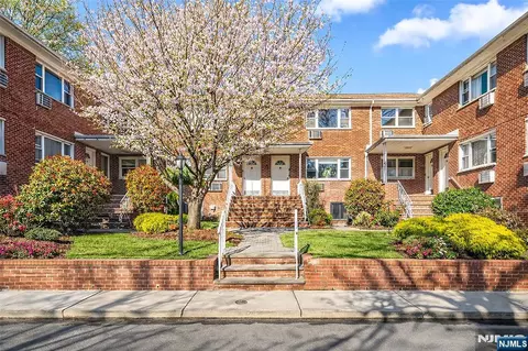 201 Oakdene Pl #C2, Cliffside Park, NJ 07010
