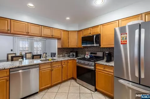 2 Crystal Ln #294, Paterson, NJ 07501
