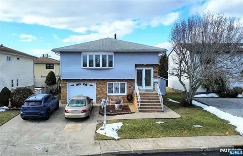 1033 Park Dr, Secaucus, NJ 07094