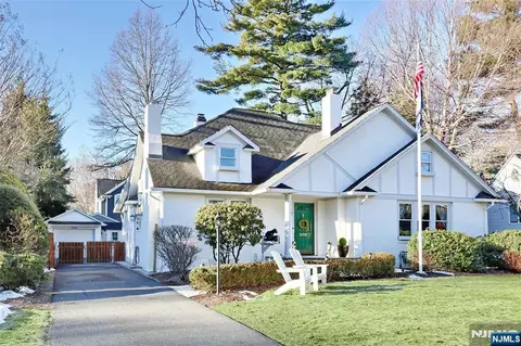 340 Fairway Rd, Ridgewood, NJ 07450