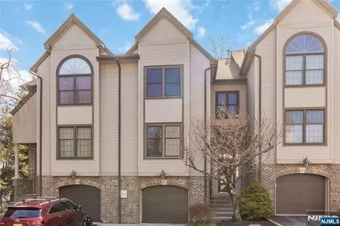 30 Jordan Dr, River Edge, NJ 07661