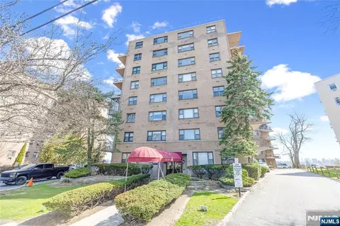 8800 Boulevard E #7F, North Bergen, NJ 07047
