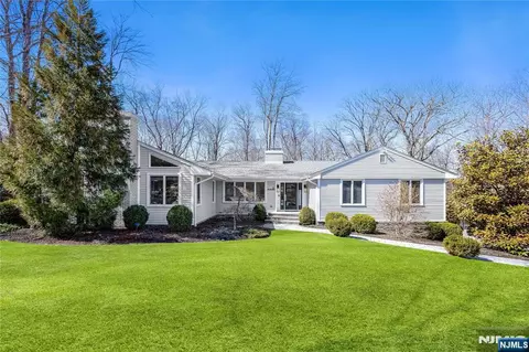 19 Ivy Pl, Saddle River, NJ 07458
