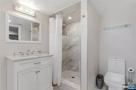 Bath - 537 Spring Valley Rd, Paramus, NJ 07652 photo 7 of 8