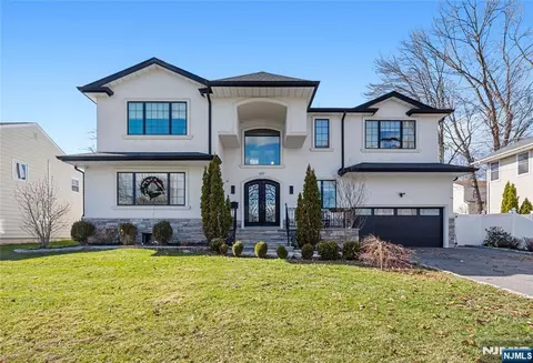 537 Spring Valley Rd, Paramus, NJ 07652