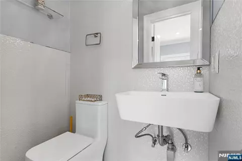 Bath - 537 Spring Valley Rd, Paramus, NJ 07652 photo 1 of 8