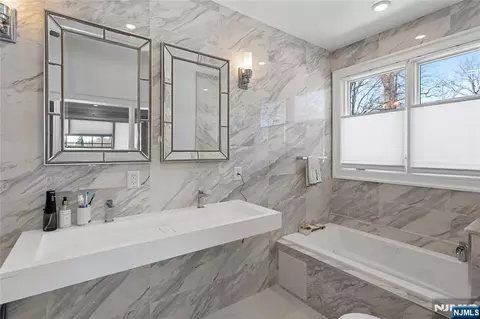 Bath - 537 Spring Valley Rd, Paramus, NJ 07652 photo 2 of 8