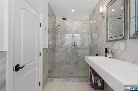 Bath - 537 Spring Valley Rd, Paramus, NJ 07652 photo 3 of 8