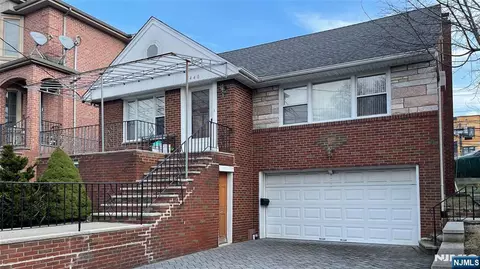 2446 3rd St, Fort Lee, NJ 07024