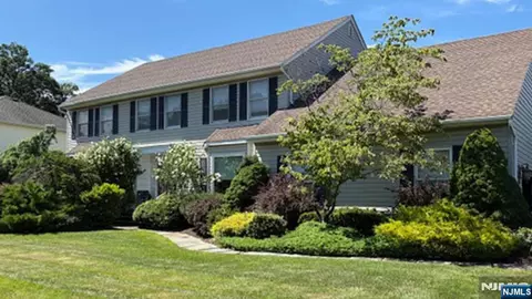 6 Brentwood Ct, Wayne, NJ 07470
