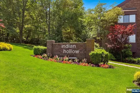 218 Indian Hollow Ct, Mahwah, NJ 07430