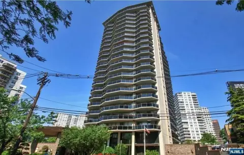 2077 Center Ave #20J, Fort Lee, NJ 07024