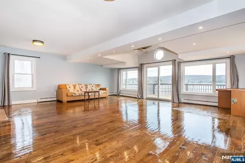677 Warwick Tpke, West Milford, NJ 07421