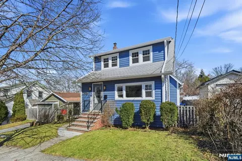 33 Beechwood Ave, Bogota, NJ 07603